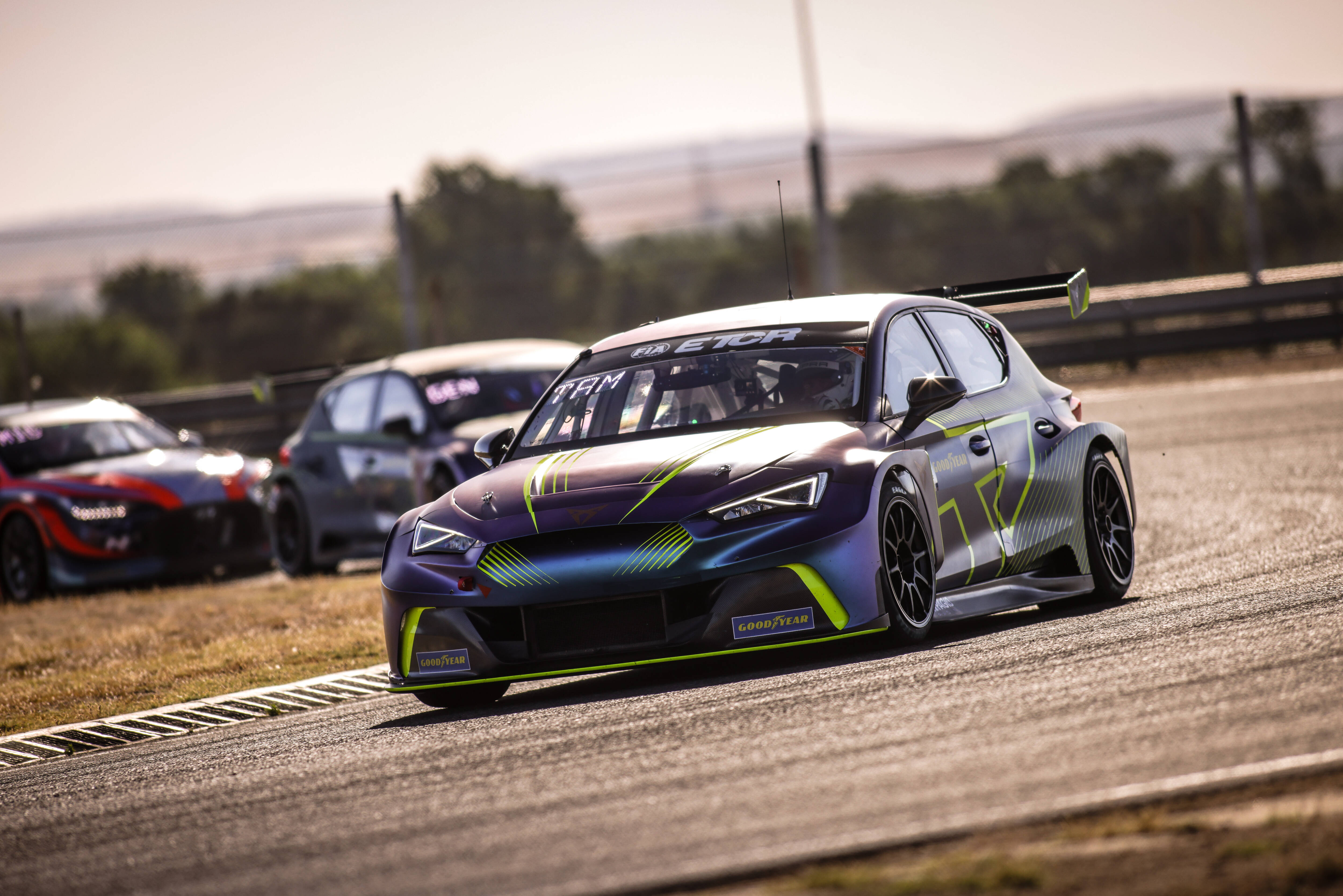 On a rencontré le pilote Adrien Tambay, leader survolté de la Coupe du monde des voitures de Tourisme électriques