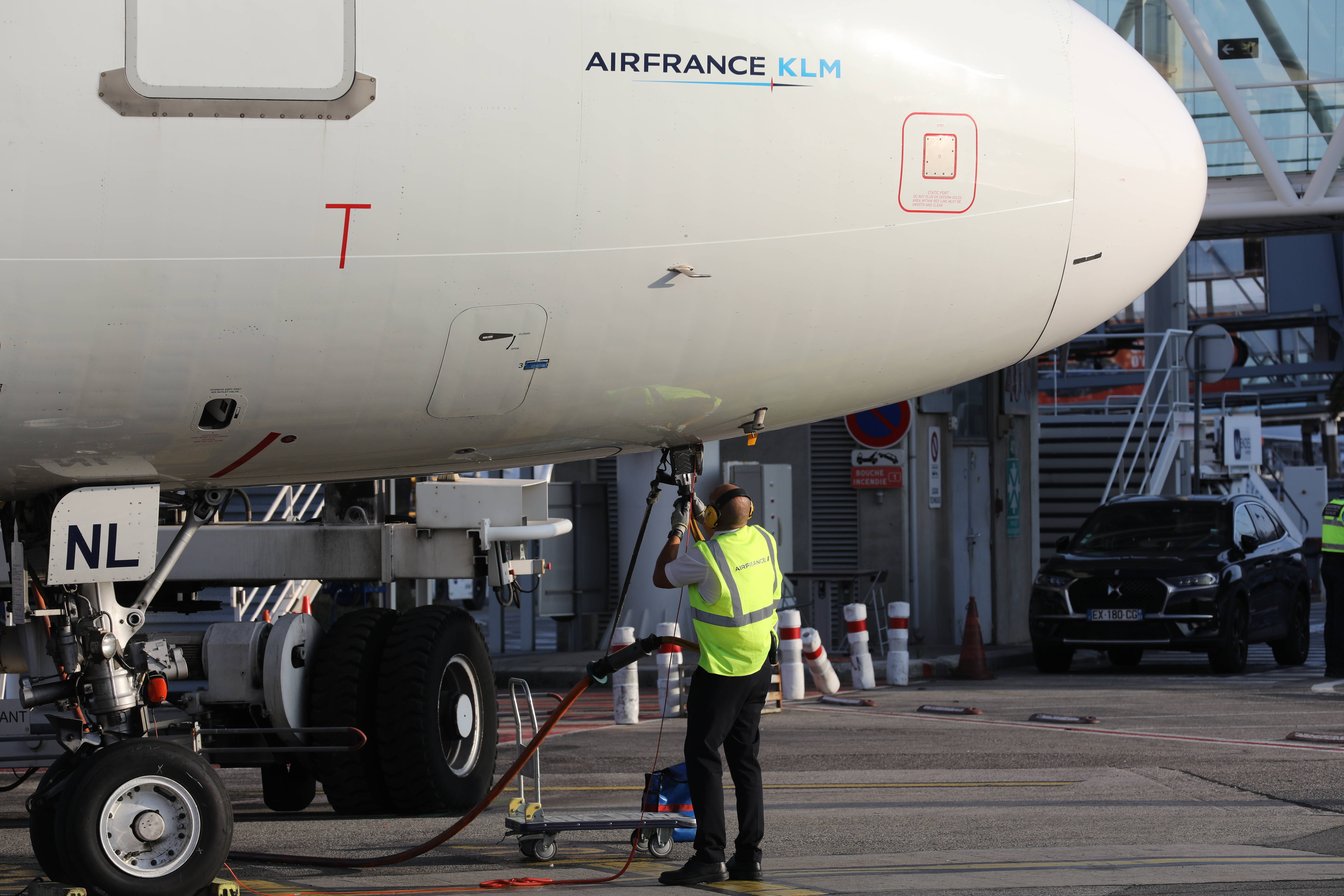 À la fin du vol Paris-Nice, le pilote dérape au micro et s'en prend aux "milices vertes" sur la consommation des avions