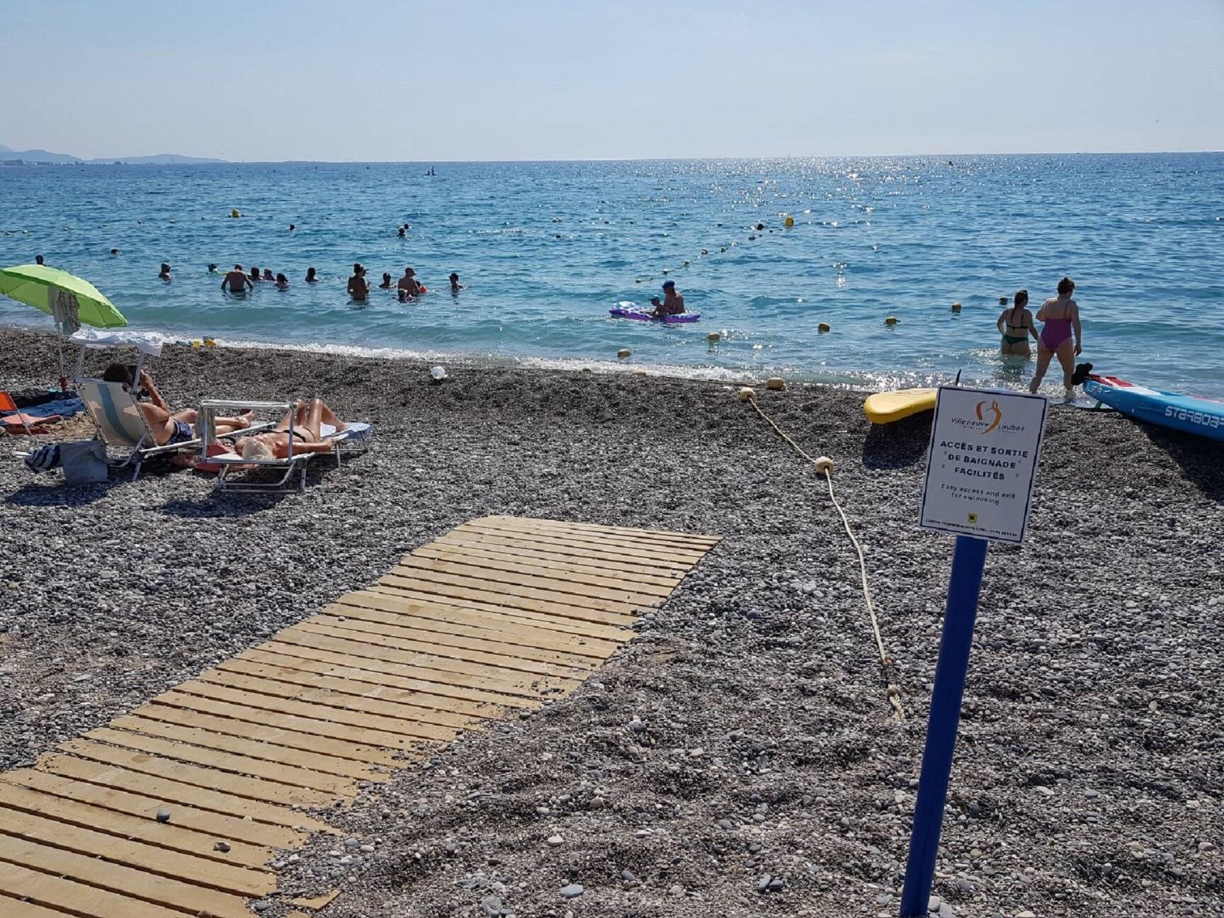 "Sans ça, je ne pourrais plus venir me baigner": des cordes pour aider les plus fragiles à sortir de l'eau à Villeneuve-Loubet