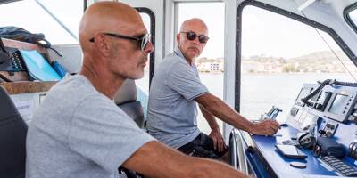 Capitaine du bateau-bus, il sillonne la rade de Toulon tous les jours de l'année
