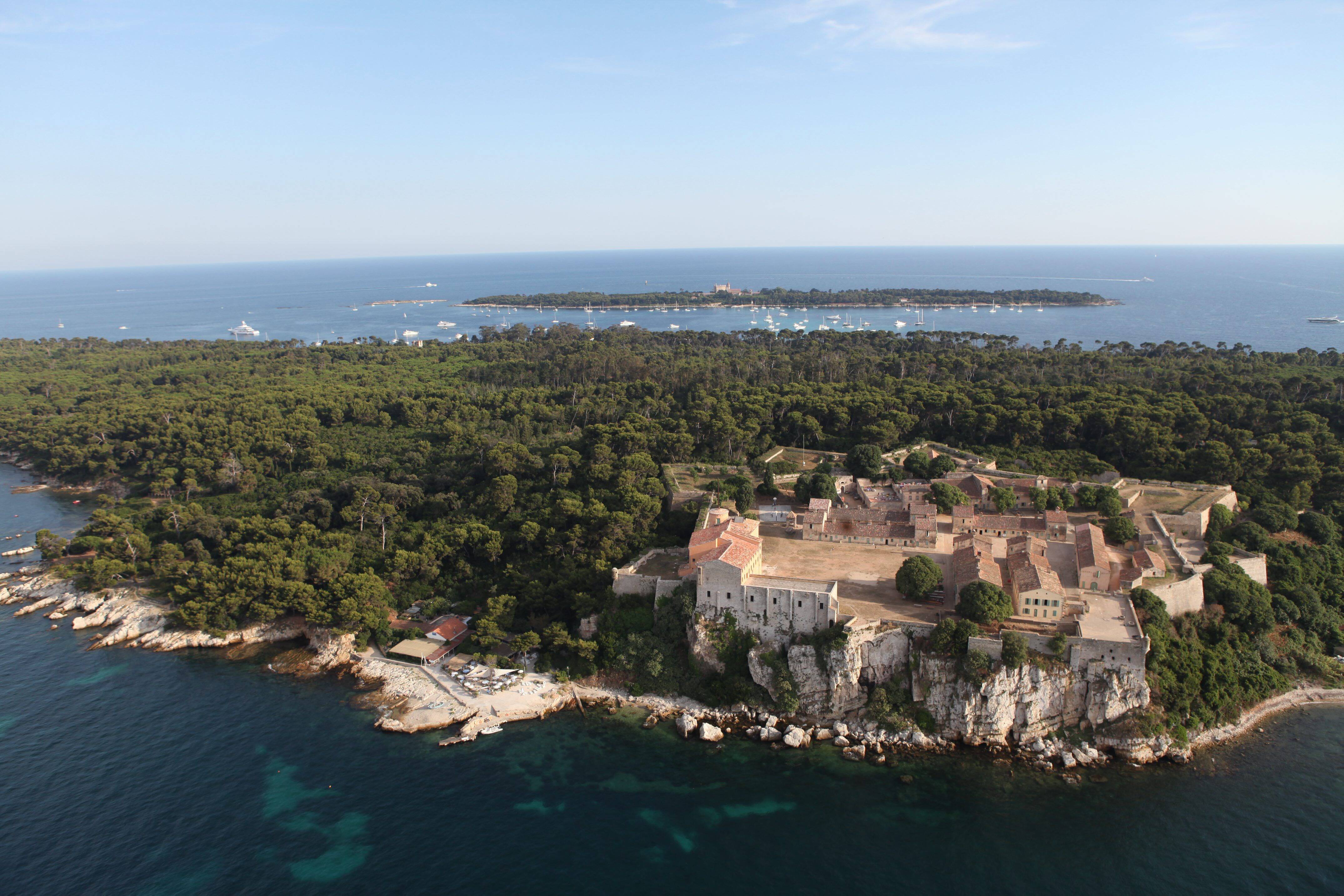La controverse continue après la suppression des poubelles sur l'île de Sainte-Marguerite à Cannes: à quand un premier bilan?