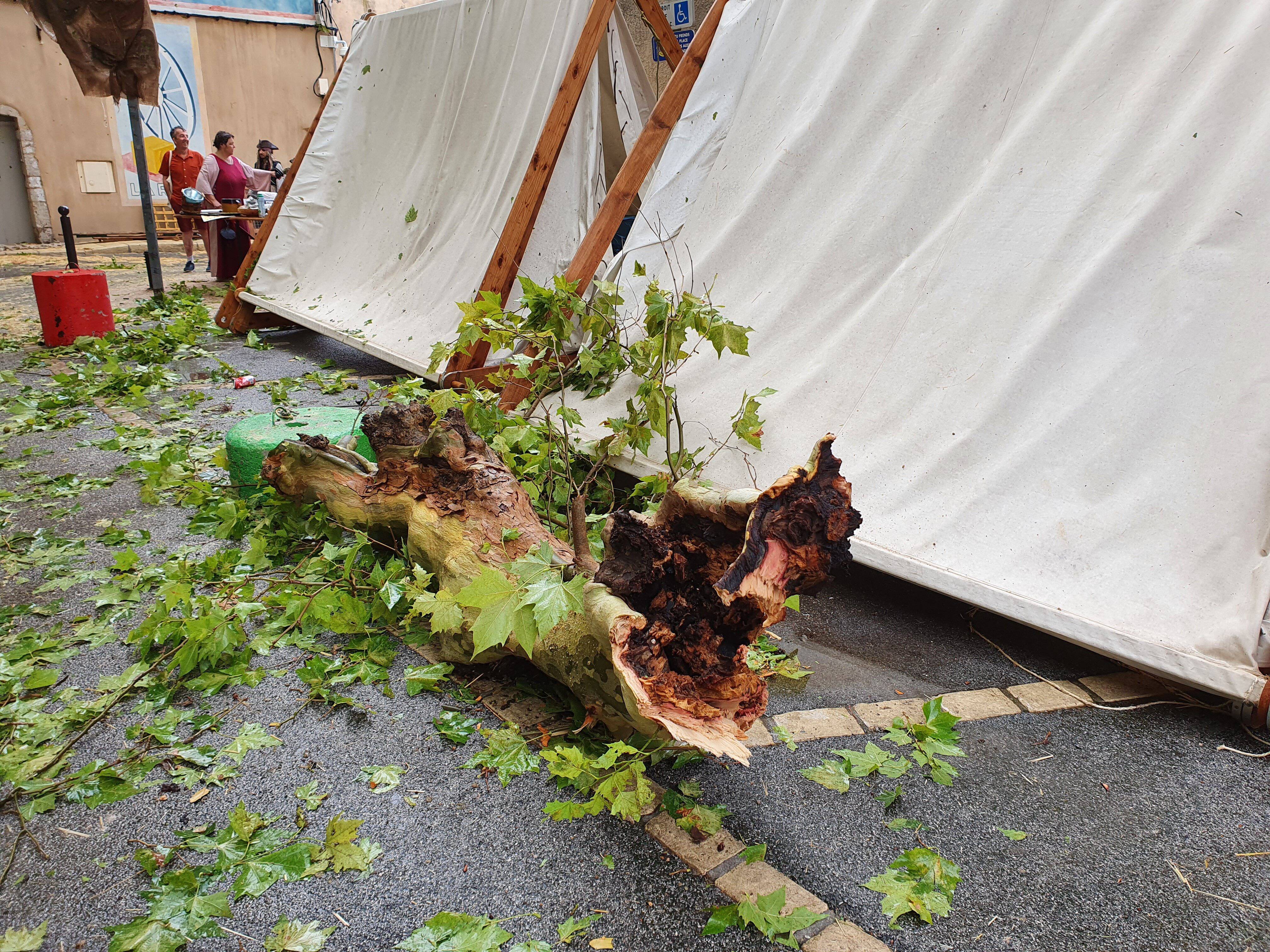 L'orage très violent qui s'est abattu à Brignoles a causé de nombreux dégâts, mais ce n'était pas une "tornade"