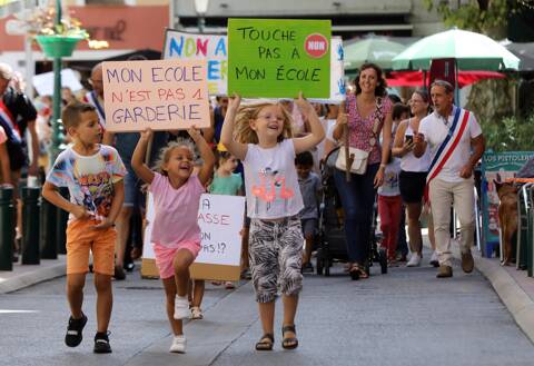 Photos. Fermeture de l'école de Moivrons : parents et enfants se mobilisent  pour dire non