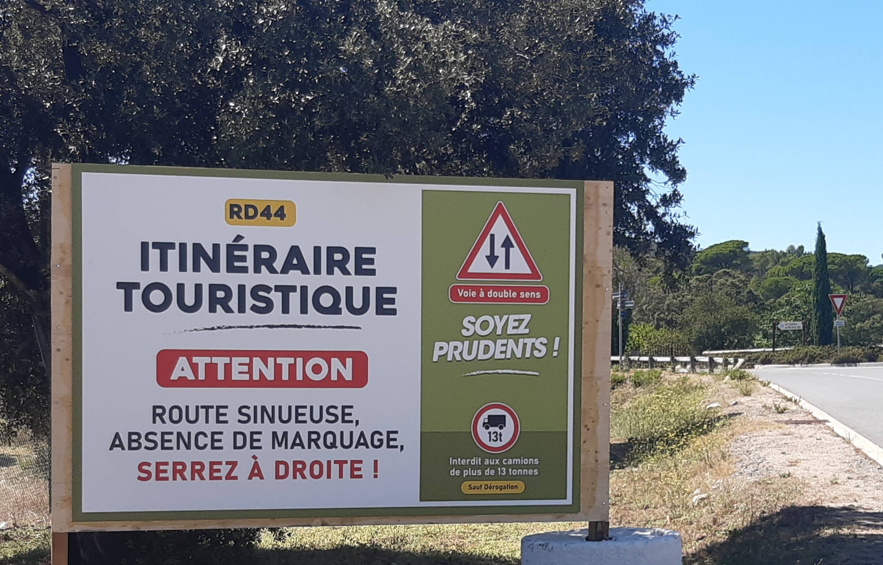 Un nouveau panneau préventif sur la RD44 à hauteur de PlandelaTour