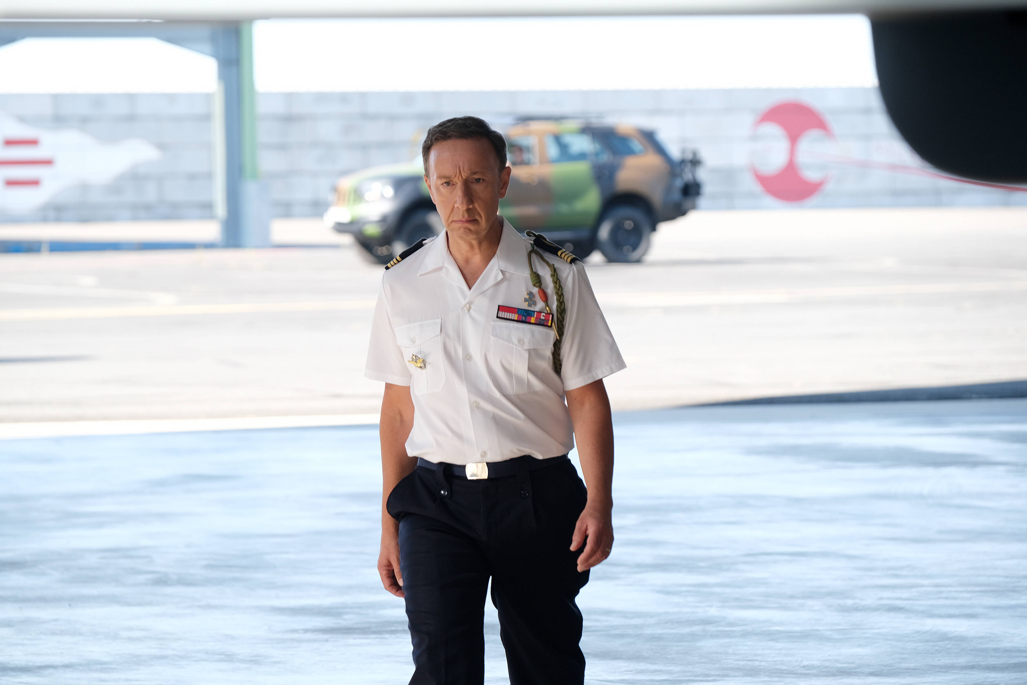 Rencontre avec Stéphane Bern, dans son nouveau rôle de commandant pour la dernière fiction de France 3