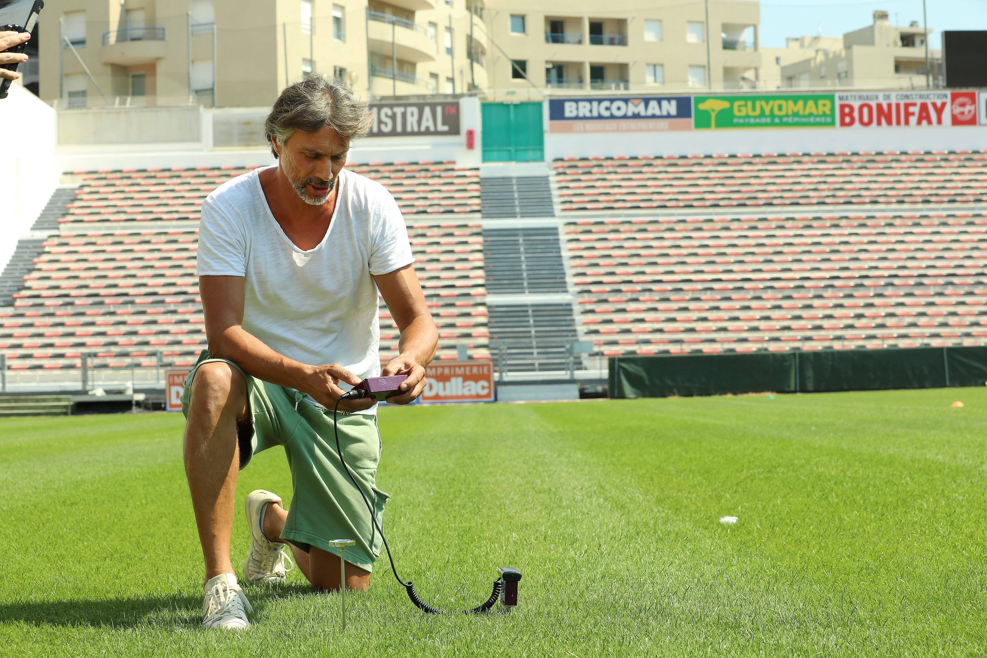 "Dès que je vois une mêlée, j'enrage": on a rencontré Fabrice Marchal, le docteur de la pelouse de Mayol