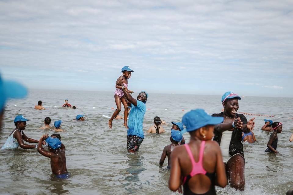 Le Secours populaire organise des sorties pour les oubliés des vacances: "le bonheur, c'est de voir le sourire de ces enfants"