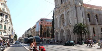 Il la frappe avec leur bébé dans les bras, un couple s'interpose en plein centre-ville de Nice