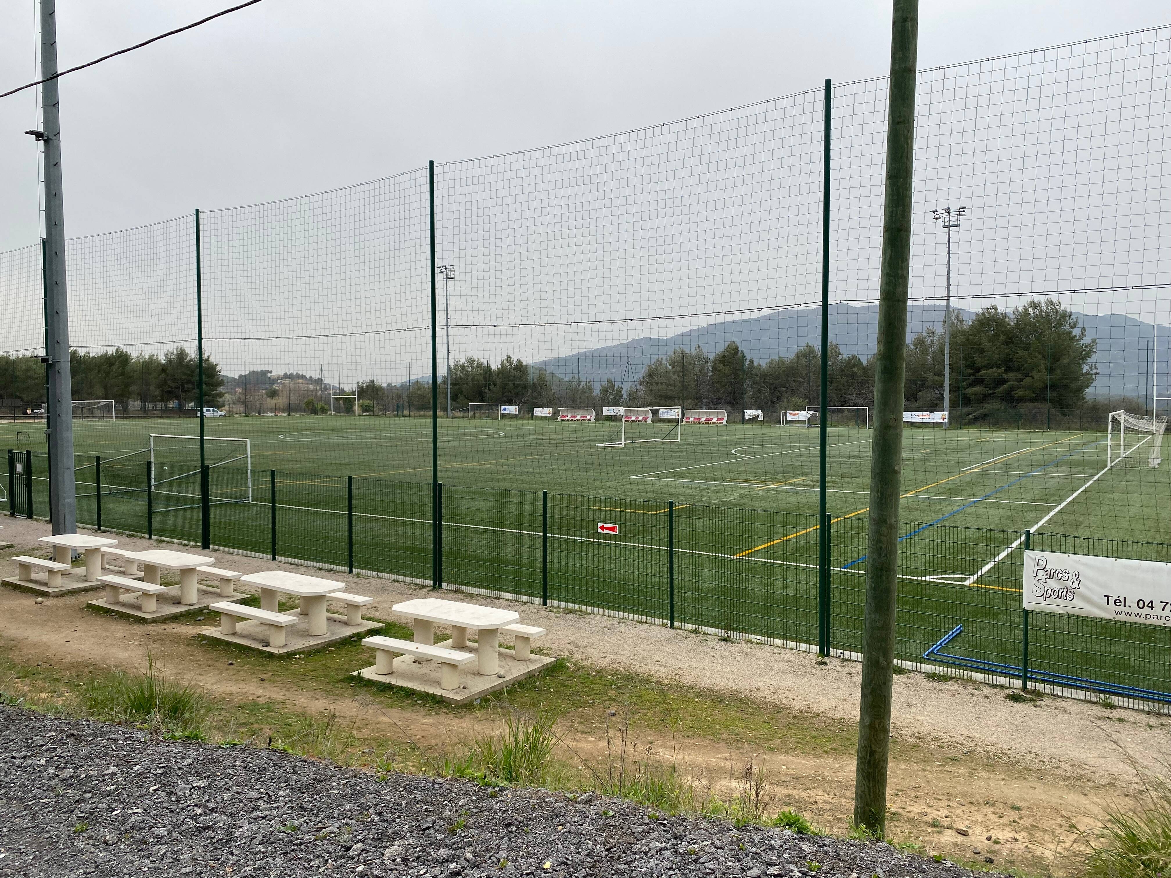 Le stade porte le nom d'un industriel collaborateur de Vichy et condamné à la Libération, ils veulent le changer, le maire dit non