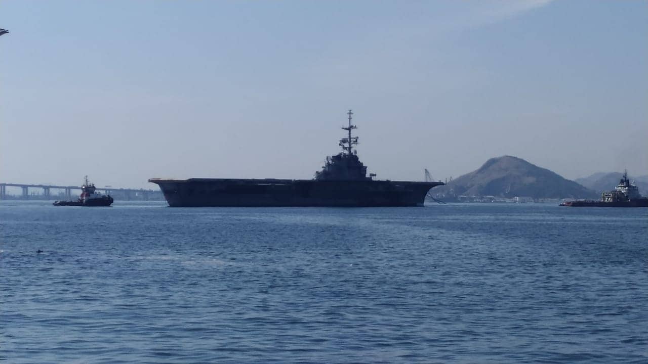 L'ancien porte-avions Foch repart au Brésil après avoir parcouru des milliers de kilomètres... pour rien