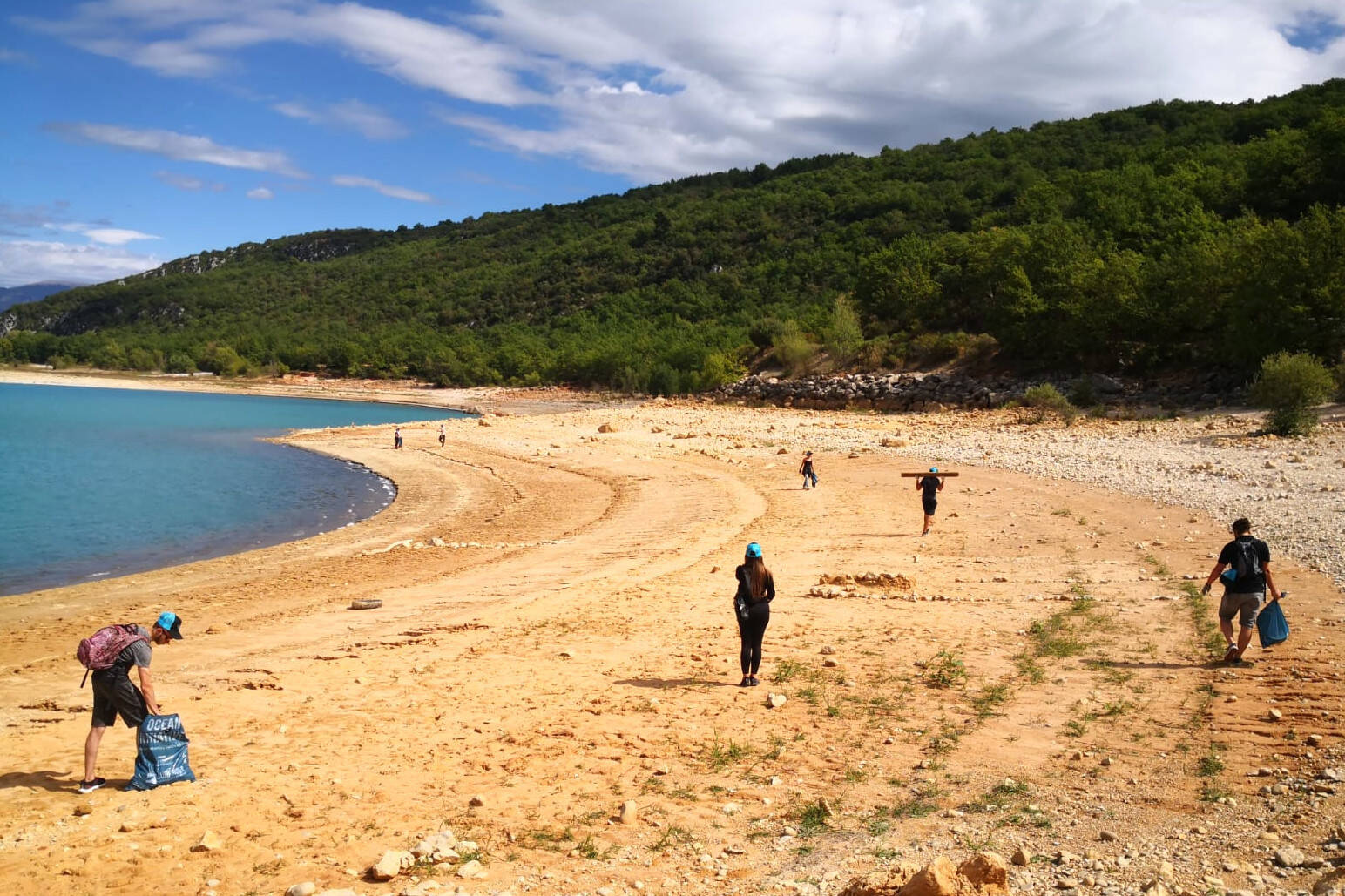 Il paie ses salariés pour nettoyer le lac de SainteCroix VarMatin