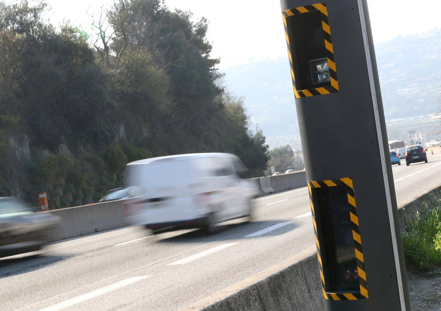Quatre radars mal calibrés flashent à tort près de 10.000 automobilistes en un peu plus d'un mois en Suisse