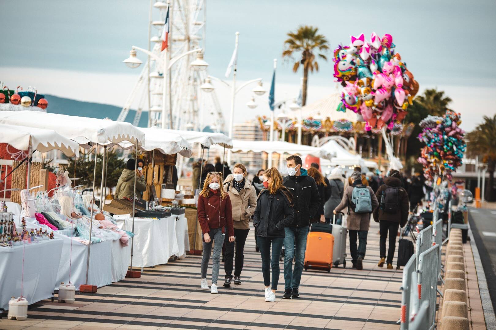 Pass sanitaire renforcé, port du masque élargi... comment le gouvernement veut "sauver les fêtes de fin d'année" de la Covid-19