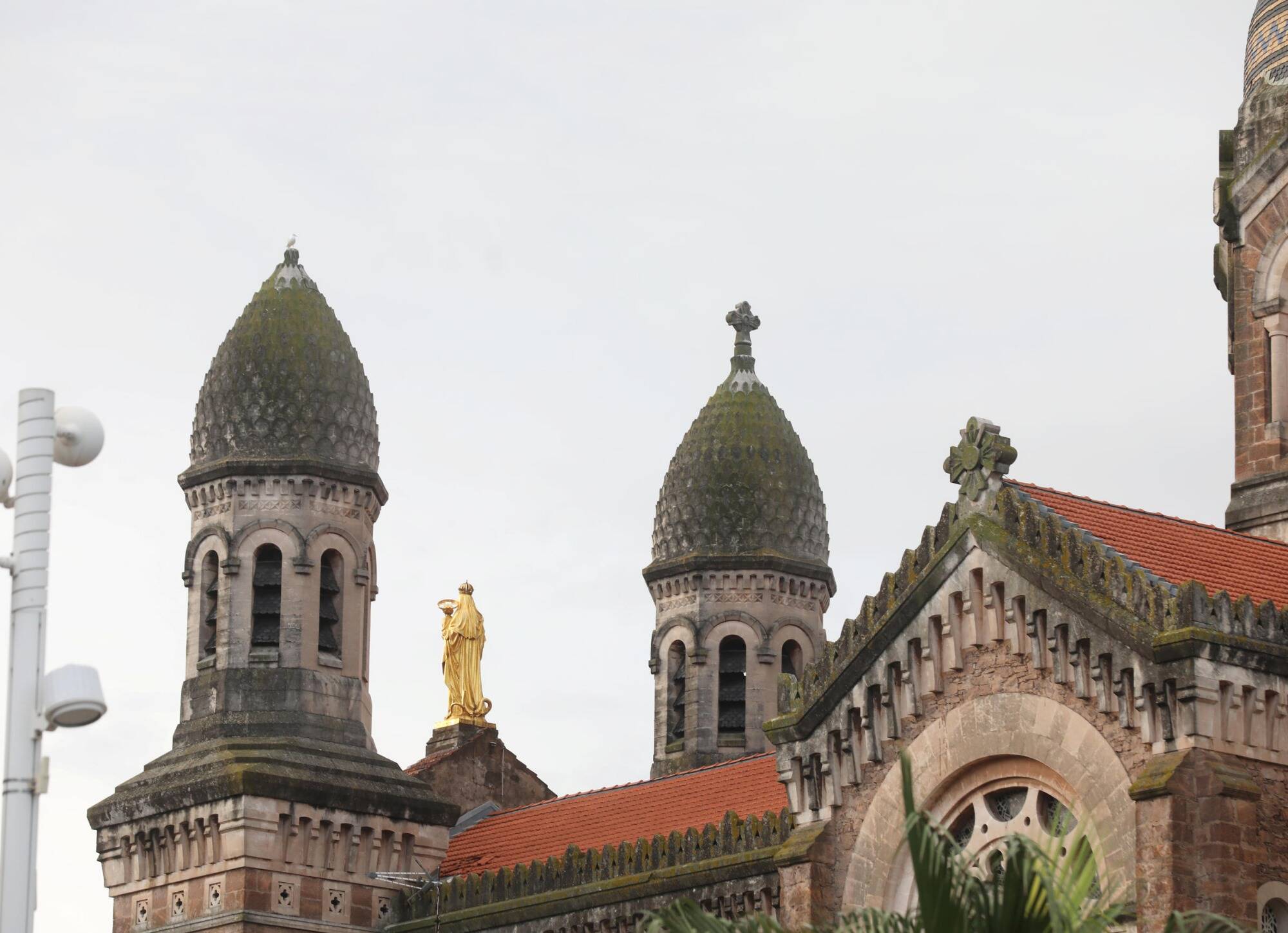 Basilique endommagée par la foudre, effondrement sur la voie ferrée, bateaux à la dérive... Le point sur les dégâts des intempéries dans l'Est-Var