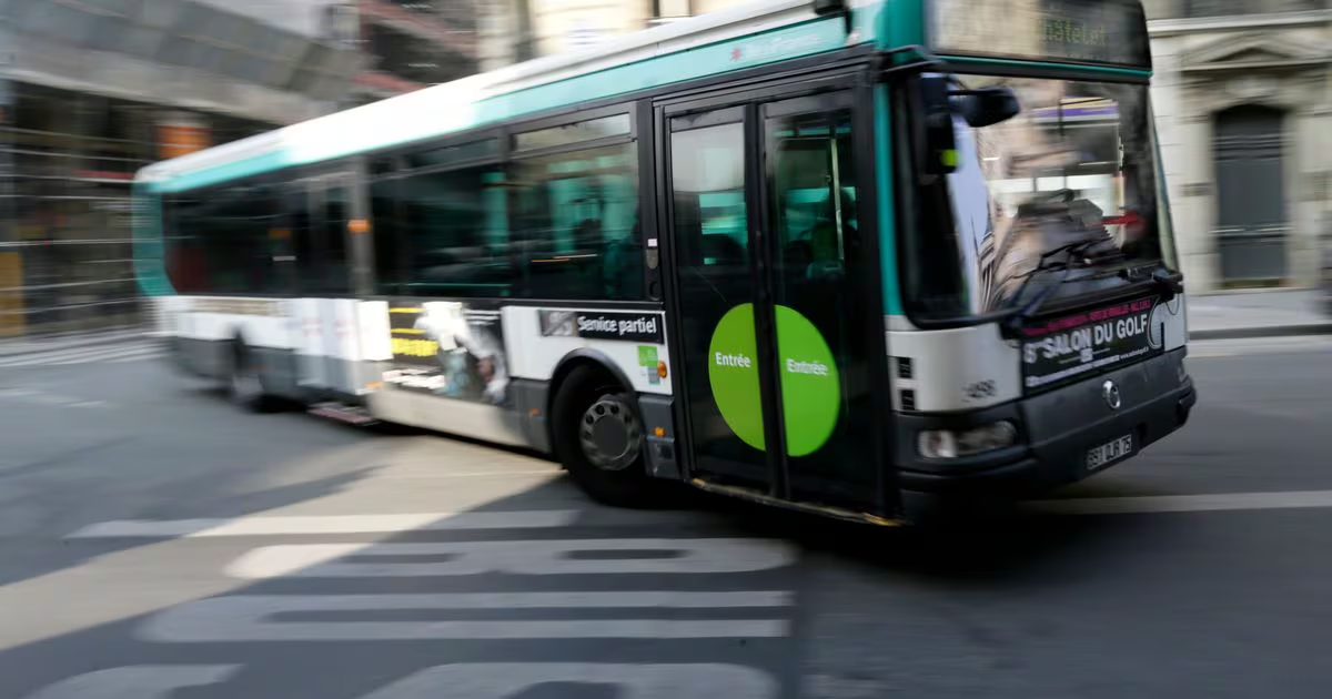 "Si vous montez, baissez un peu vos vêtements": une voyageuse refoulée d'un bus de la RATP en raison de sa tenue