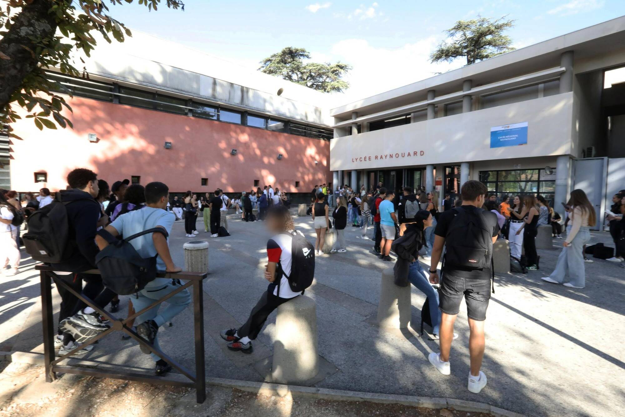 Lycéenne varoise hospitalisée à la suite du "jeu de la virgule": "Il y aura des sanctions", avertit l'Académie de Nice