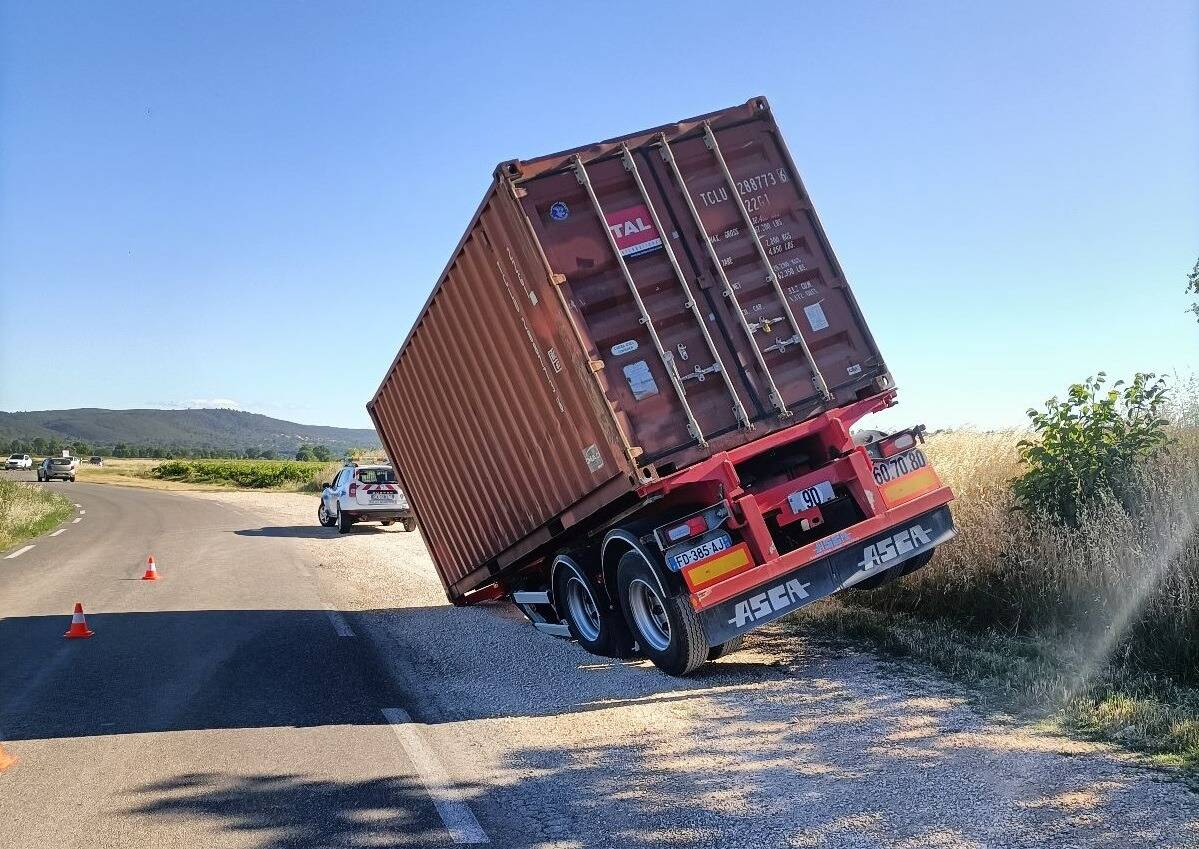Une remorque accidentée dans le Var, la RD 70 fermée à la circulation entre St-Maximin et Seillons-Source-d'Argens