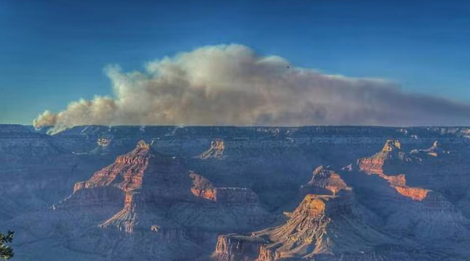 Un incendie ravage depuis un mois une partie du Grand Canyon