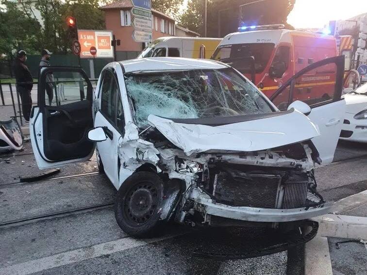 Un grave accident sur le boulevard du Mercantour à l'ouest de Nice ce vendredi matin