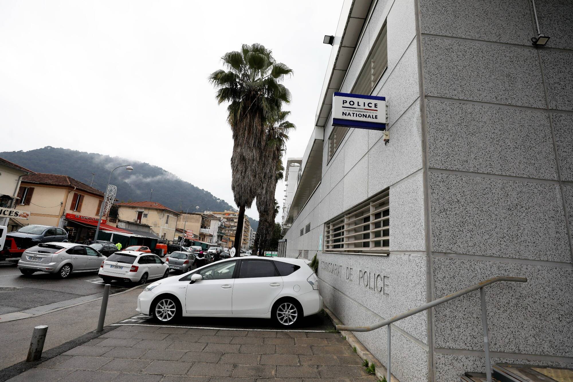 Un homme entre la vie et la mort après avoir été roué de coups à Nice