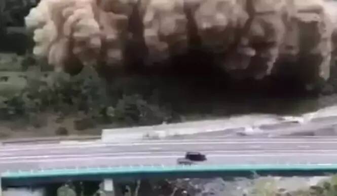 Eboulement en Savoie: reprise de la circulation sur l'A43 "d'ici huit jours", selon le ministre des Transports