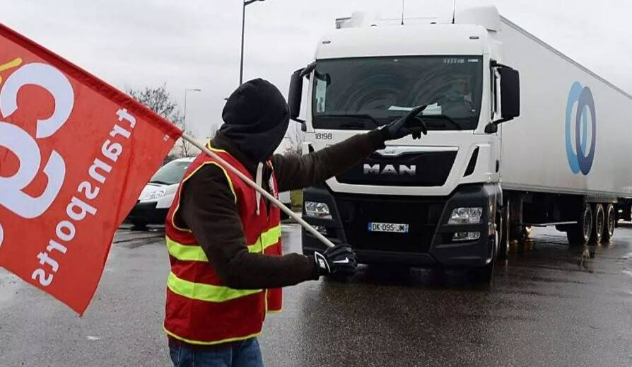 Opérations escargots, barrages filtrants... Les routiers se mobilisent dès ce dimanche soir contre la réforme des retraites