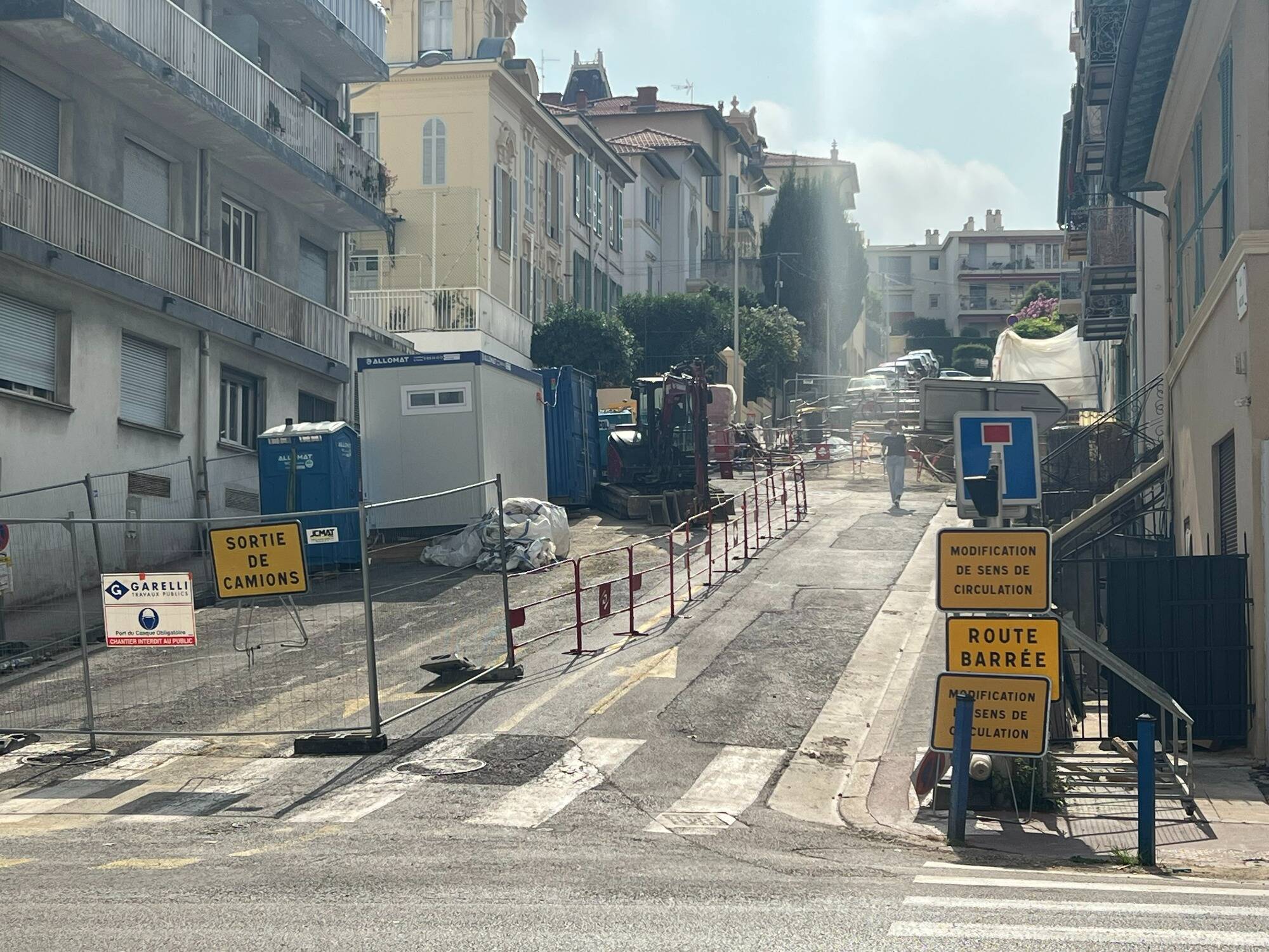 Jusqu'en septembre, il est désormais interdit de stationner dans cette rue de Nice