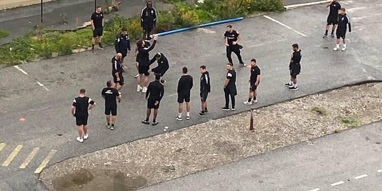Les rugbymen de Valence/Romans s'entraînent sur un parking de l'Arenas avant son match à Nice ce vendredi soir