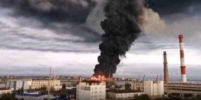 Guerre en Ukraine: les impressionnantes images de l'incendie du dépôt de pétrole à Sébastopol