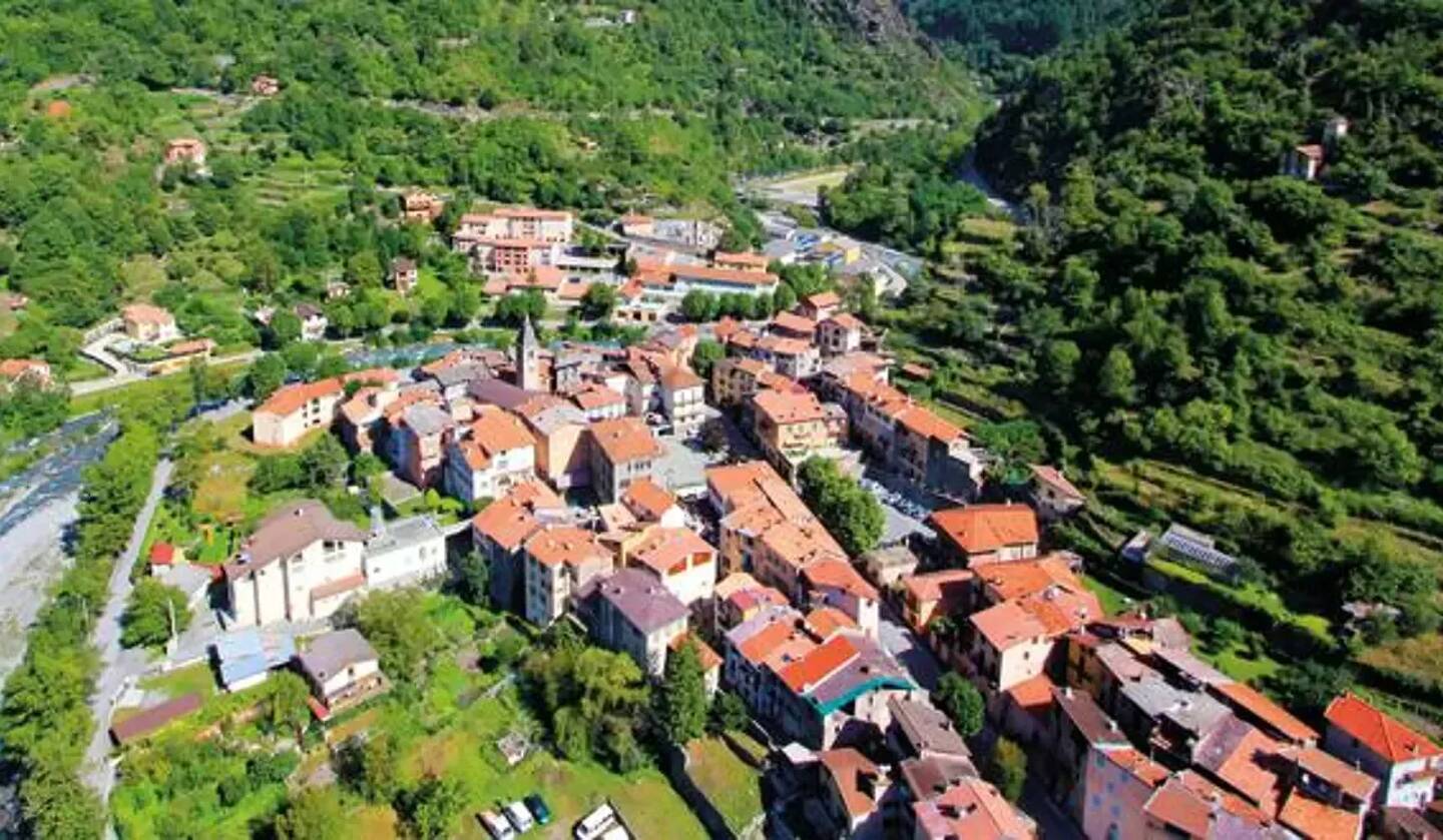 Le village de Saint Sauveur sur Tinée. 