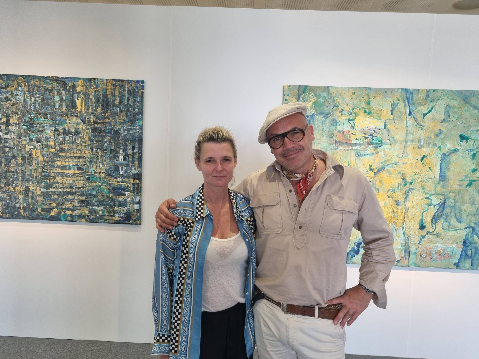 Vous le reconnaissez? Cet acteur qui a joué dans "Titanic" est aussi peintre et il expose à Saint-Jean-Cap-Ferrat