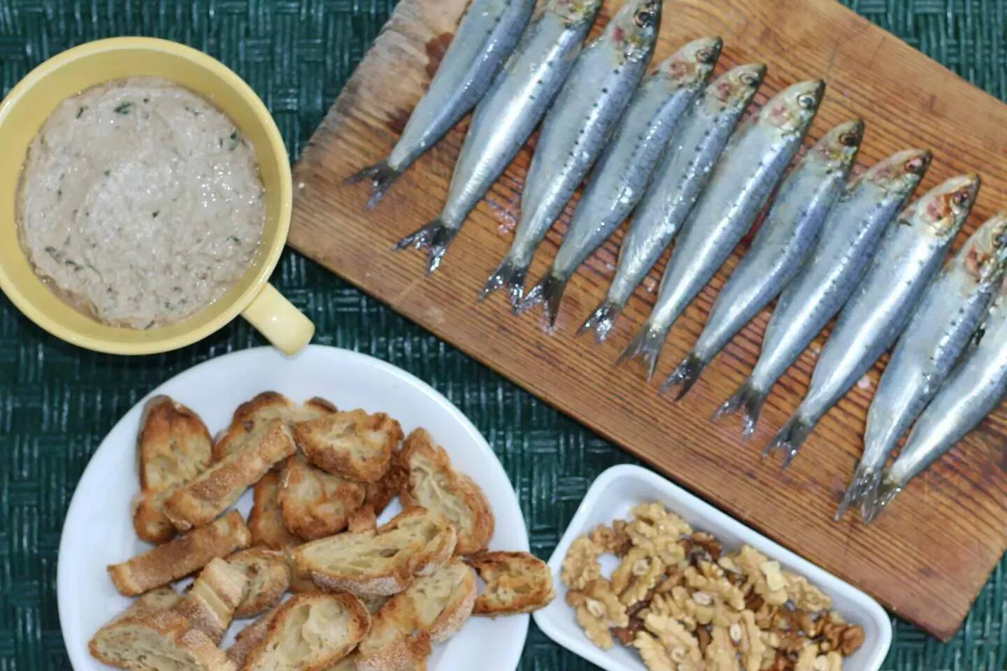 En Méditerranée, les poissons cherchent la fraîcheur et changent ce que l'on trouve dans nos assiettes... même les recettes les plus iconiques