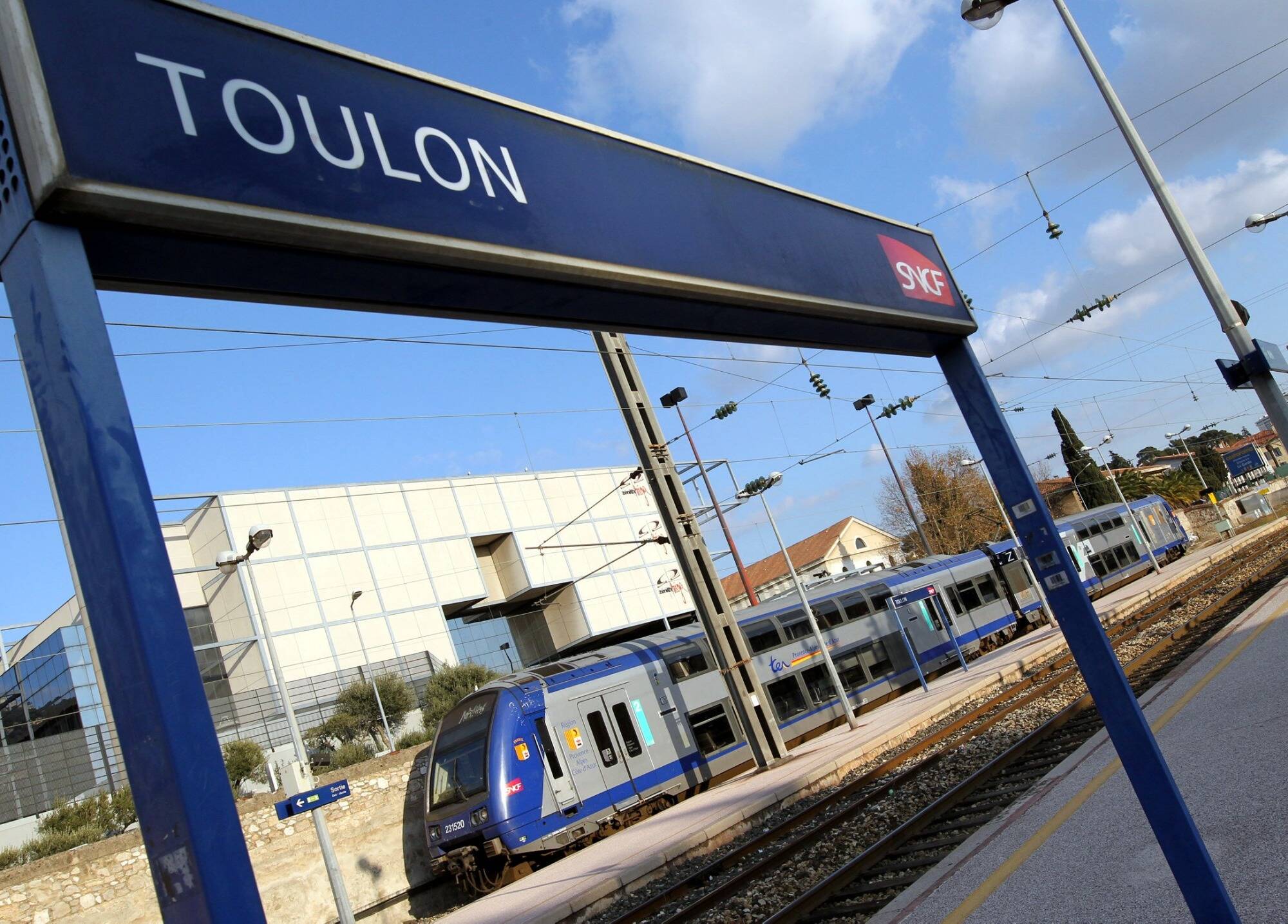 Grève des contrôleurs à la SNCF: deux trains sur trois rouleront pour le week-end de Noël