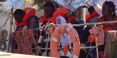 Plus d'un millier de migrants arrivent sur l'île italienne de Lampedusa