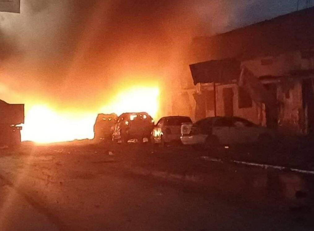 Une énorme boule de feu: au moins 5 morts en Somalie dans un attentat à la voiture piégée devant un café bondé