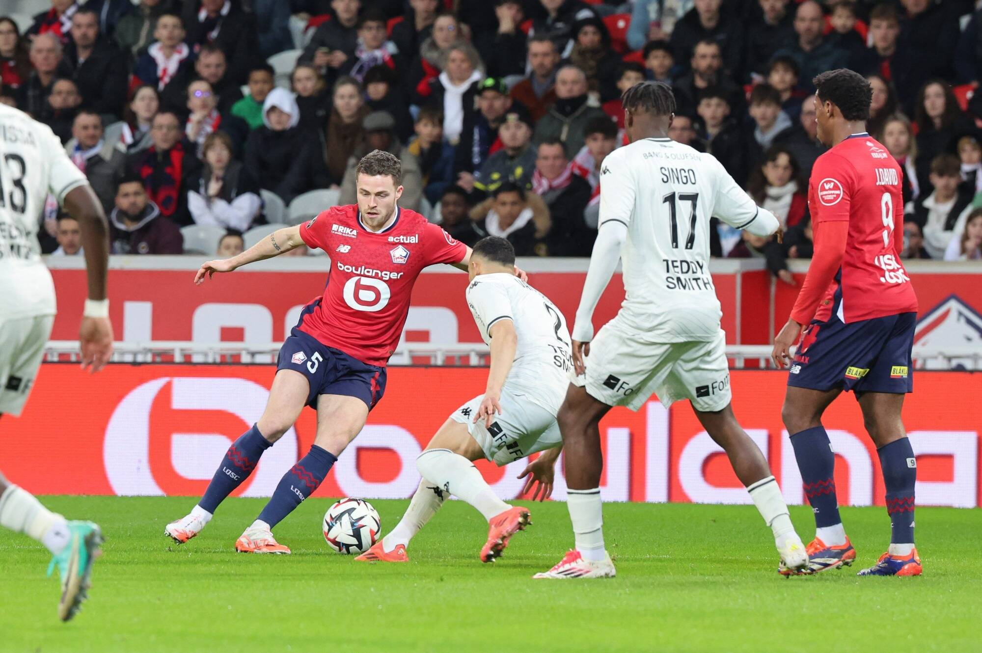 Plombé par sa défense, Monaco chute à Lille