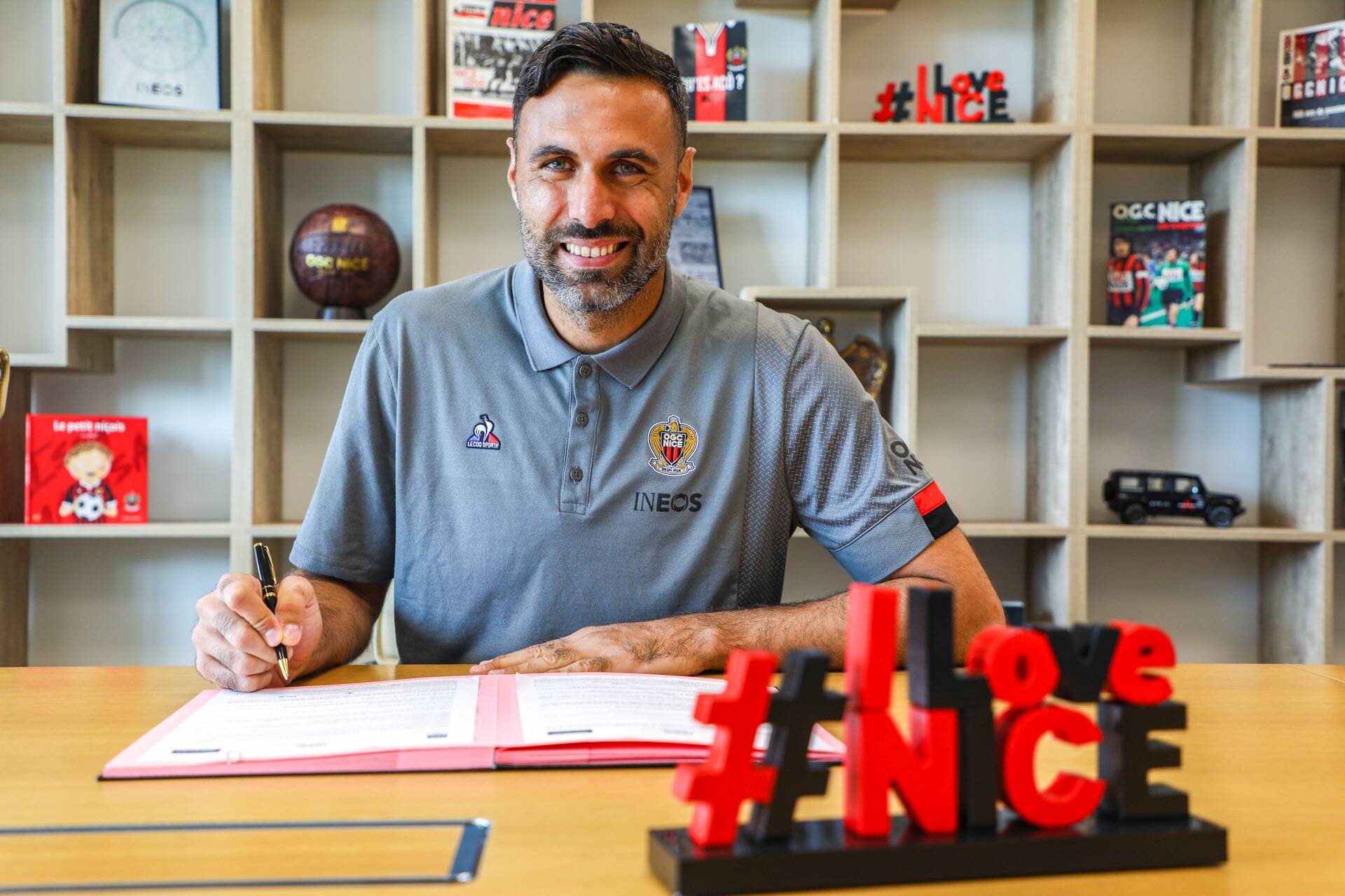 A 36 ans, le gardien de but italien Salvatore Sirigu signe à l'OGC Nice