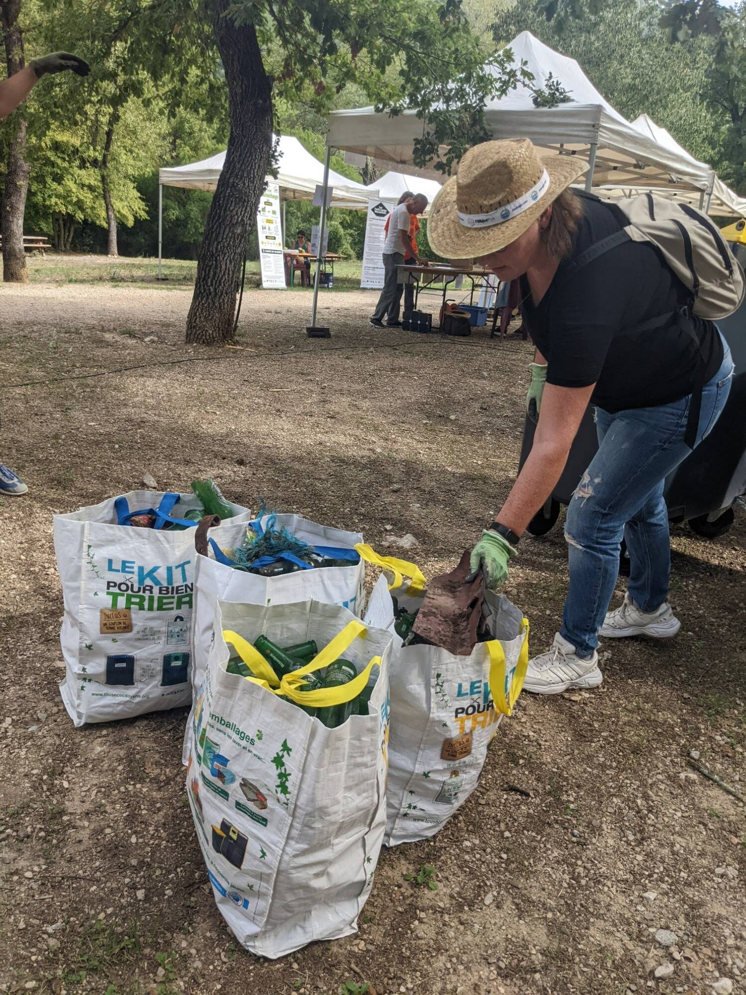 Mégots, bouteilles, carcasse de voiture... Le triste bilan de l'opération "Stop au plastique" au Bar-sur-Loup