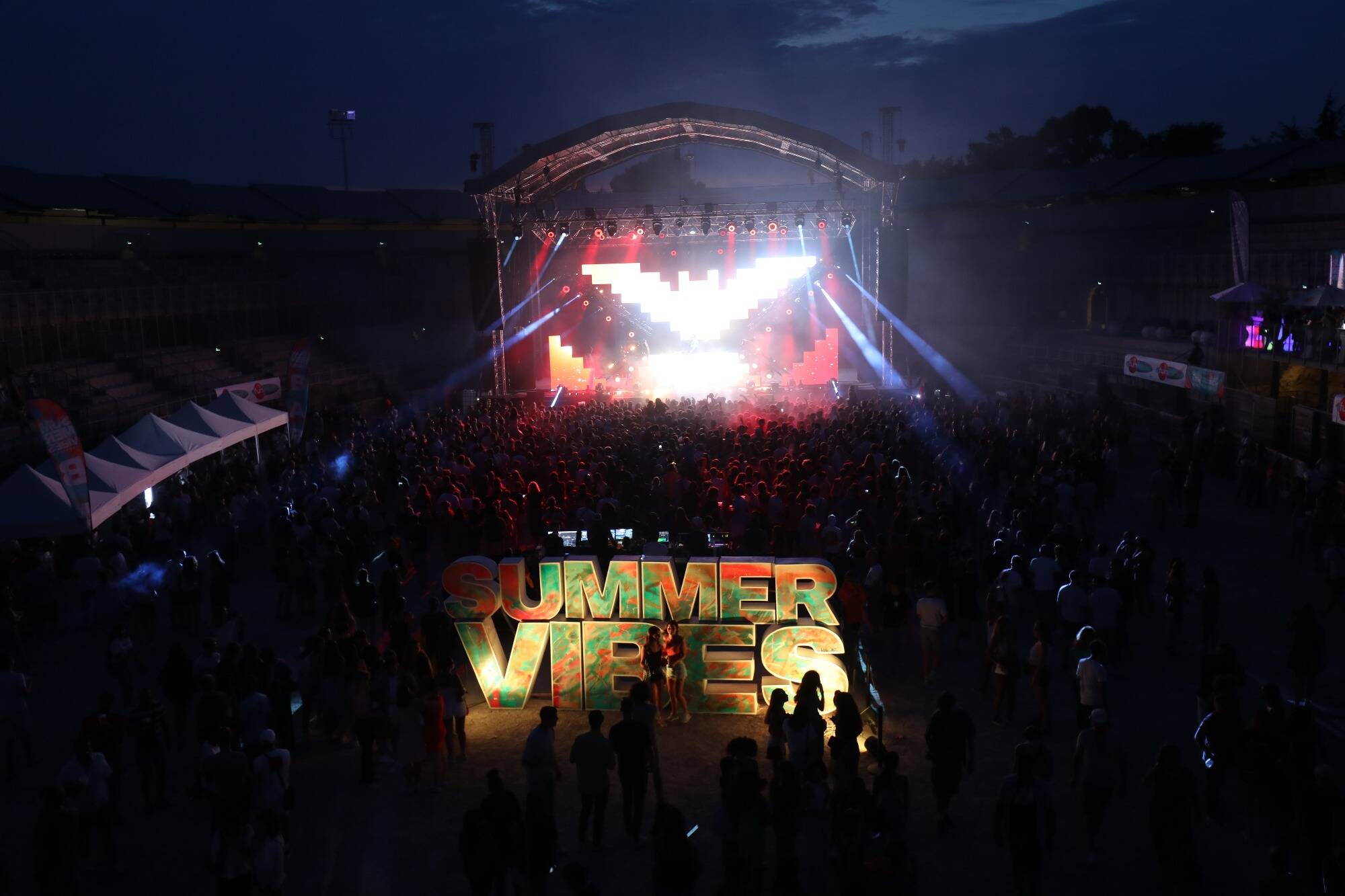 Il devait faire danser les foules ce week-end avec des stars du monde électro: le Summer Vibes festival de Fréjus est compromis