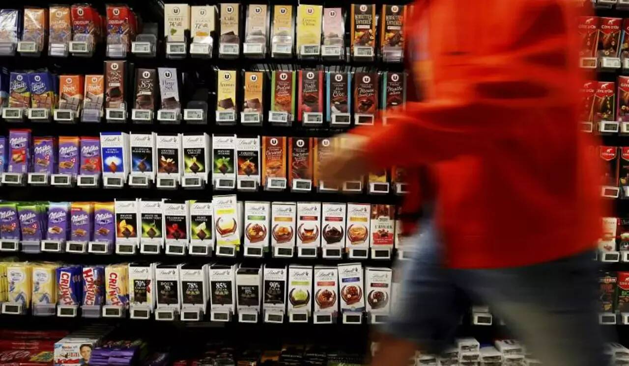 "Les confiseries sont revenues aux caisses": l'UFC-Que Choisir déplore la mise en avant de la "malbouffe" dans les supermarchés