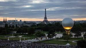 Vasque dans le ciel de Paris, cheval métallique en tournée, les JO de Paris affûtent leur anniversaire