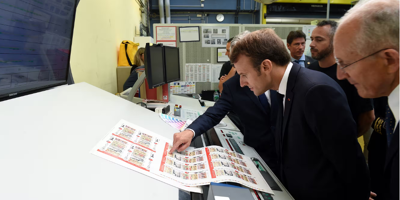 Emmanuel Macron dévoile la nouvelle Marianne des timbres poste