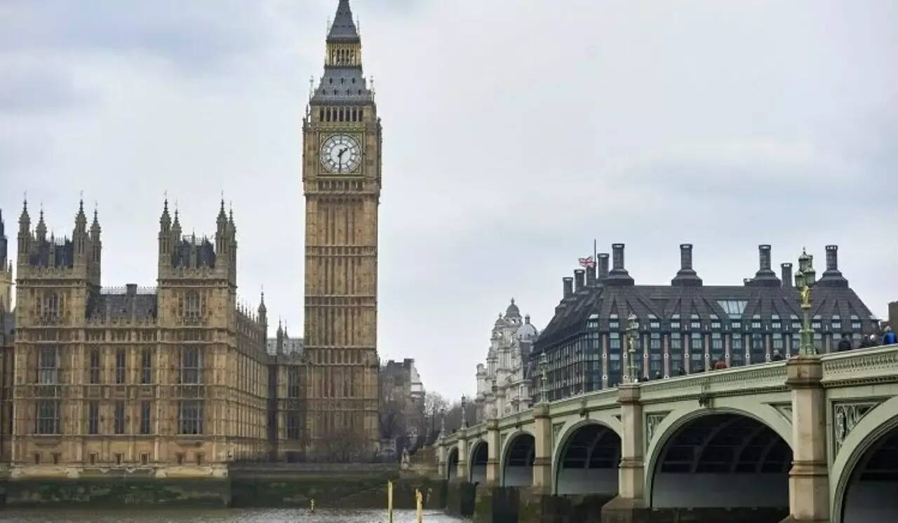 À Londres, l'extension controversée de la taxe pour véhicules polluants entre en vigueur