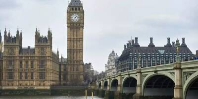 À Londres, l'extension controversée de la taxe pour véhicules polluants entre en vigueur