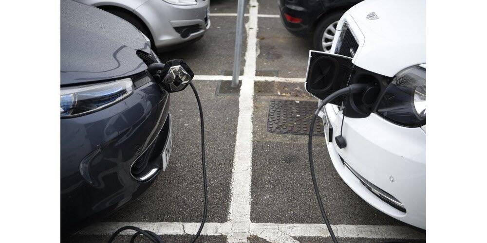 Automobile: un marché 100% électrique en 2035 est "inatteignable", selon l'industrie automobile européenne