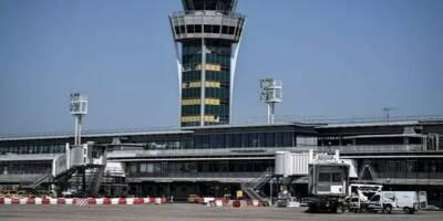 Retraites: l'aviation civile demande d'annuler 33% des vols à Orly, 25% à Roissy le 1er mai
