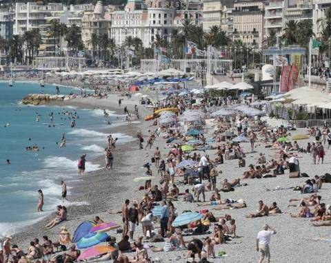 Aménagement du territoire, implication des populations locales, gestion des flux... Comment la Côte d'Azur tente de concilier tourisme et environnement sans trop impacter son économie?