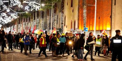 Une centaine de personnes tape sur des casseroles contre la loi de sécurité globale à Toulon