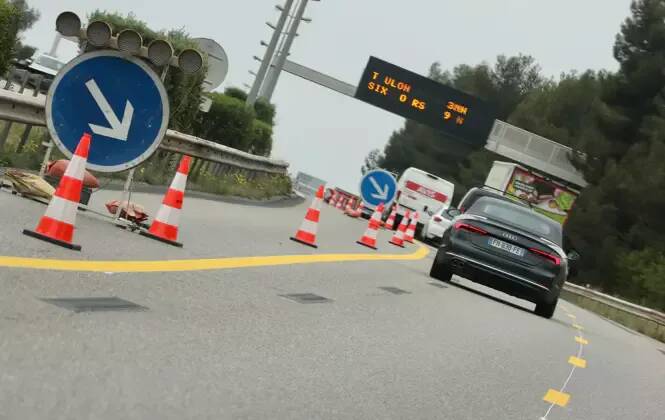 La panne d'un engin de chantier perturbe la circulation ce mardi matin sur l'A57
