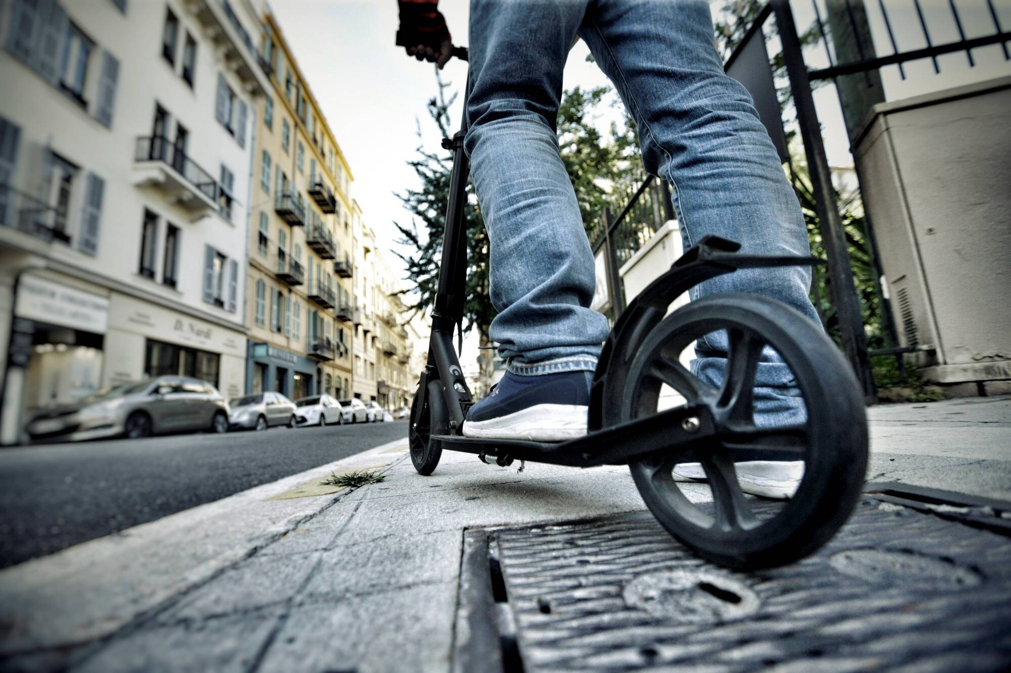 Trottinettes électriques: un âge minimum de 14 ans et des amendes à 135 euros